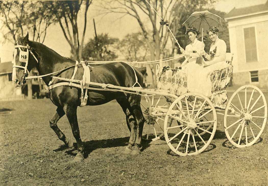 1910-Carnival-North-Branford-ladies.jpg