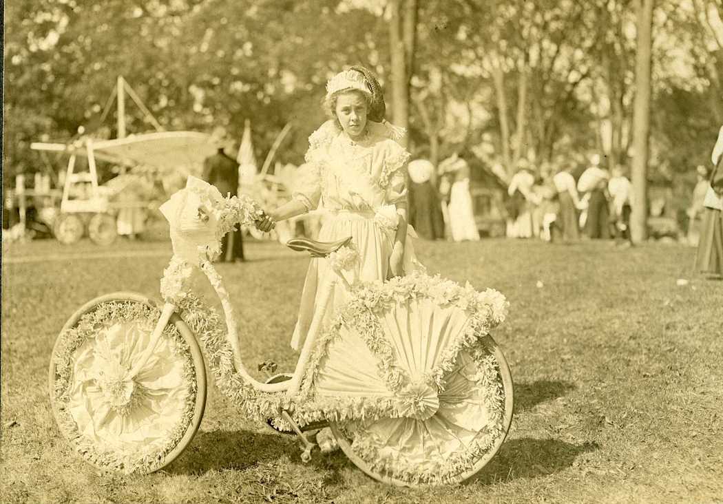 1910-Carnival-Florence-Pond.jpg