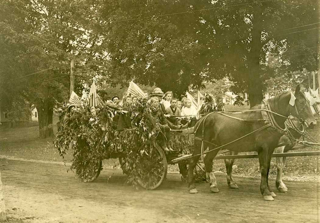 1910-Carnival-Center-School-float-5.jpg