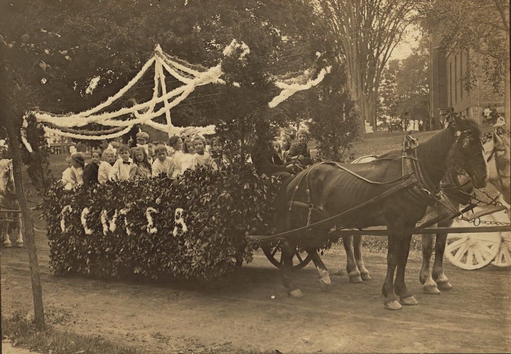 1910-Carnival-Center-School-float-7.jpg