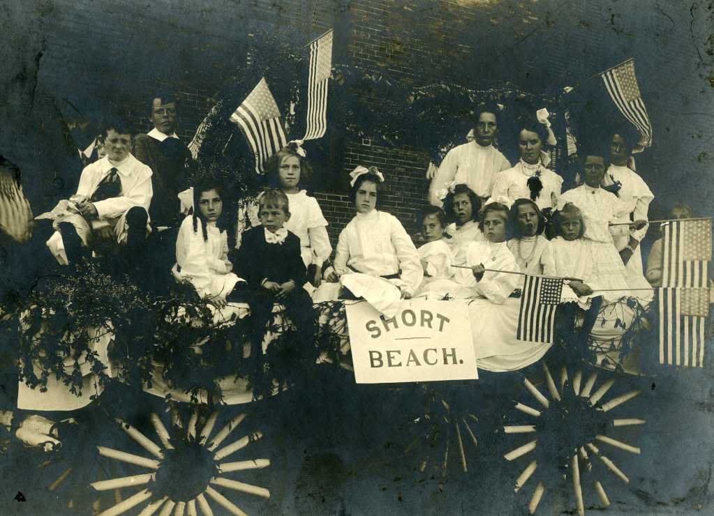 1905-Carnival-Short-Beach-School-float.jpg