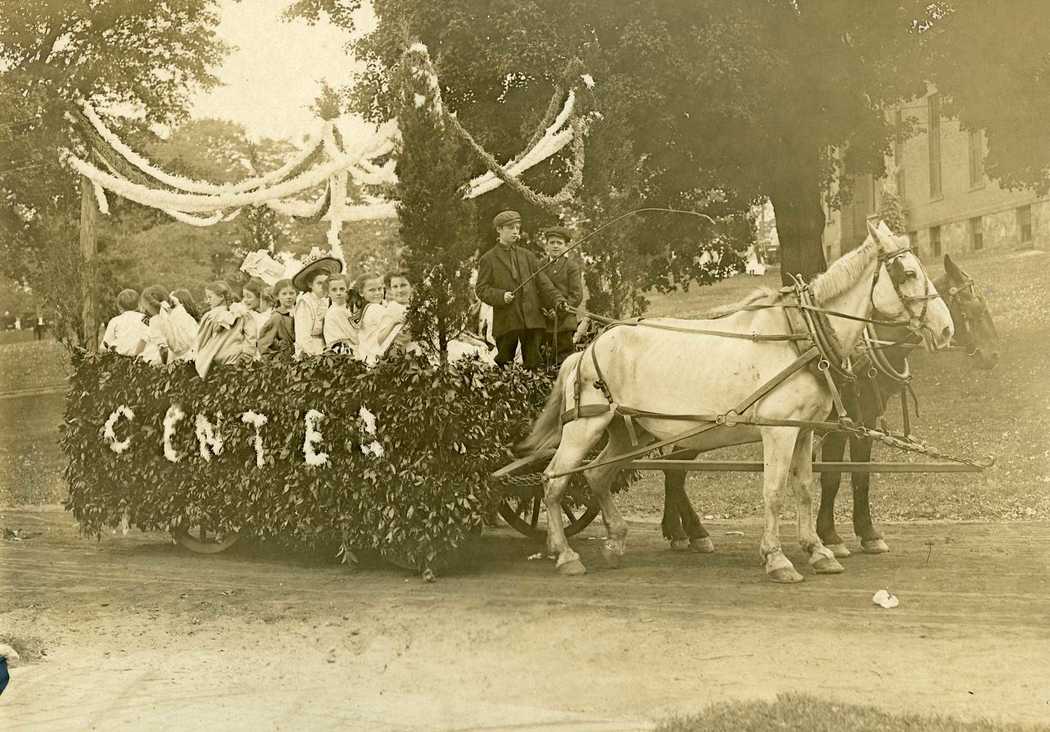 1910-Carnival-Center-School-float-4.jpg