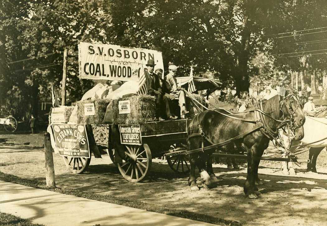 1909-Carnival-Sidney-V-Osborn-float.jpg