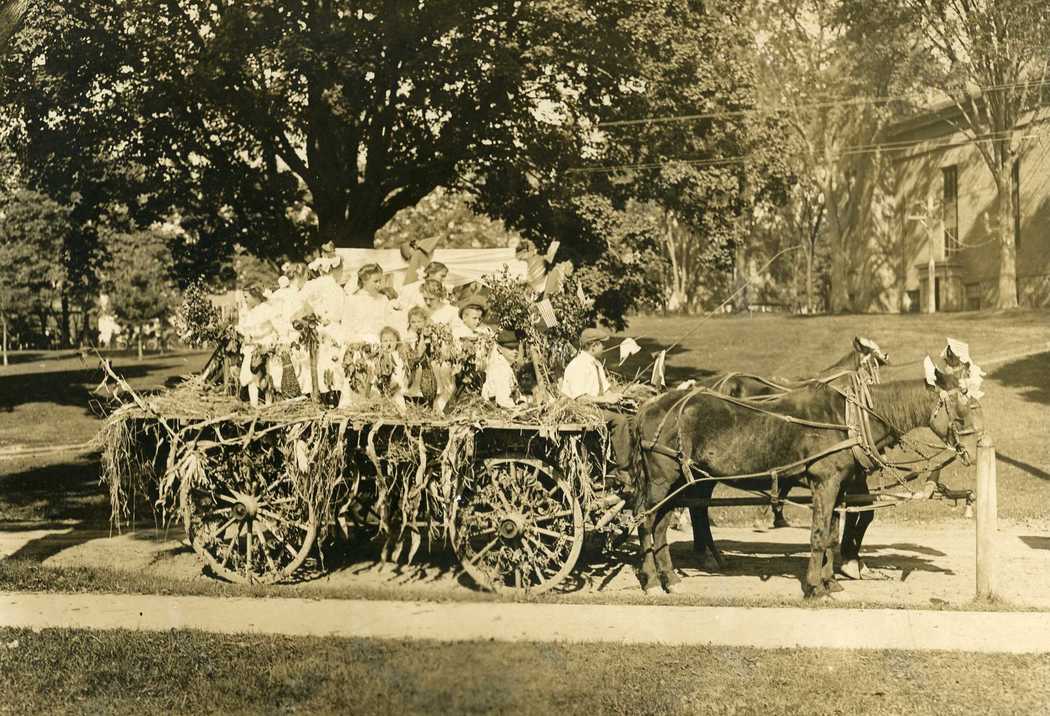 1909-Carnival-Unidentified-Float-1.jpg