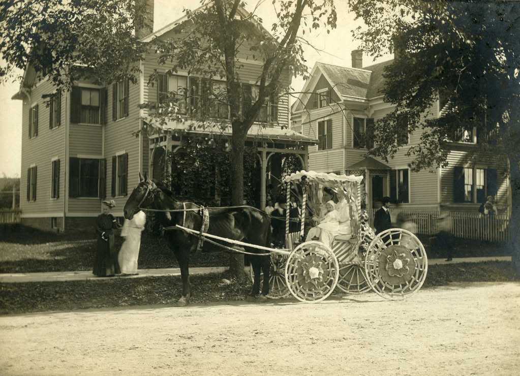 1905-Carnival-Olive-Barbara-Alice-wife-of-Dr-Wilson-Thompson.jpg