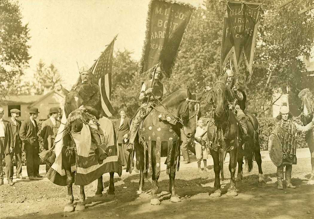 1910-Carnival-MIF-Co-float-4.jpg