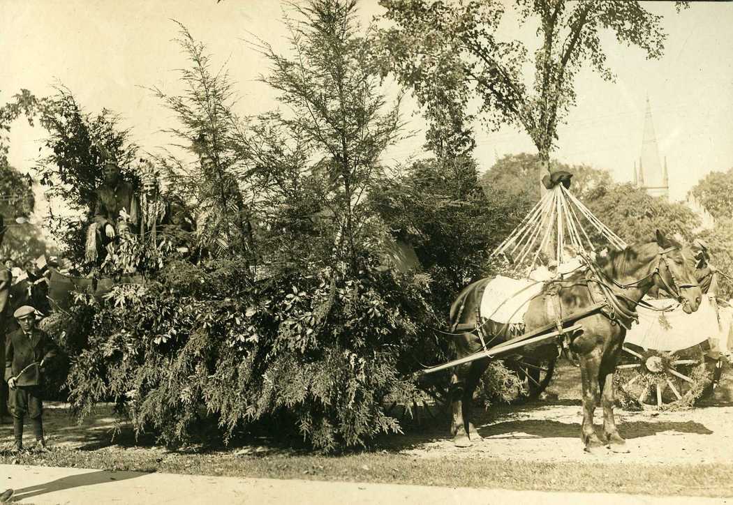 1909-Carnival-Ely-&-Averill.jpg