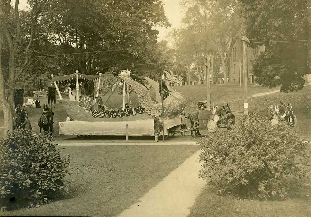 1910-Carnival-MIF-Co-float.jpg