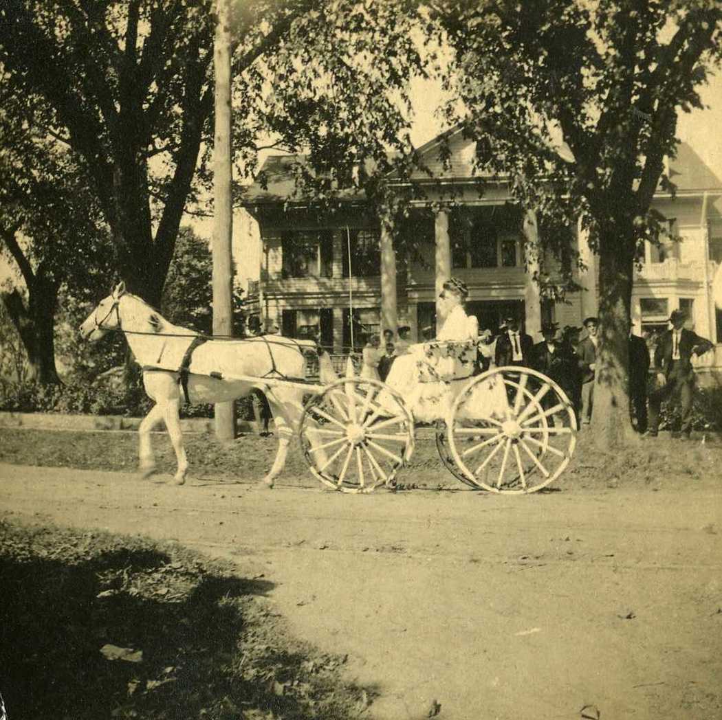 1905-Carnival-Mrs-LV-Gaylord-&-Miss-Anna-Gaylord.jpg