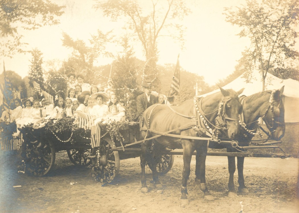 1906-carnival-Center-School.jpg