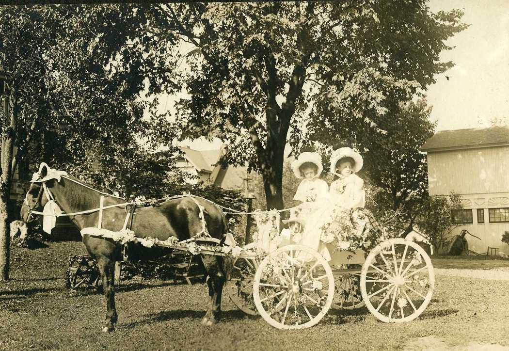 1909-Carnival-Mrs-Norman-Brainerd-&-Molly-Drake.jpg