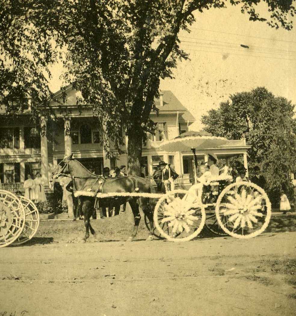 1905-Carnival-Mrs-George-E-Evans.jpg