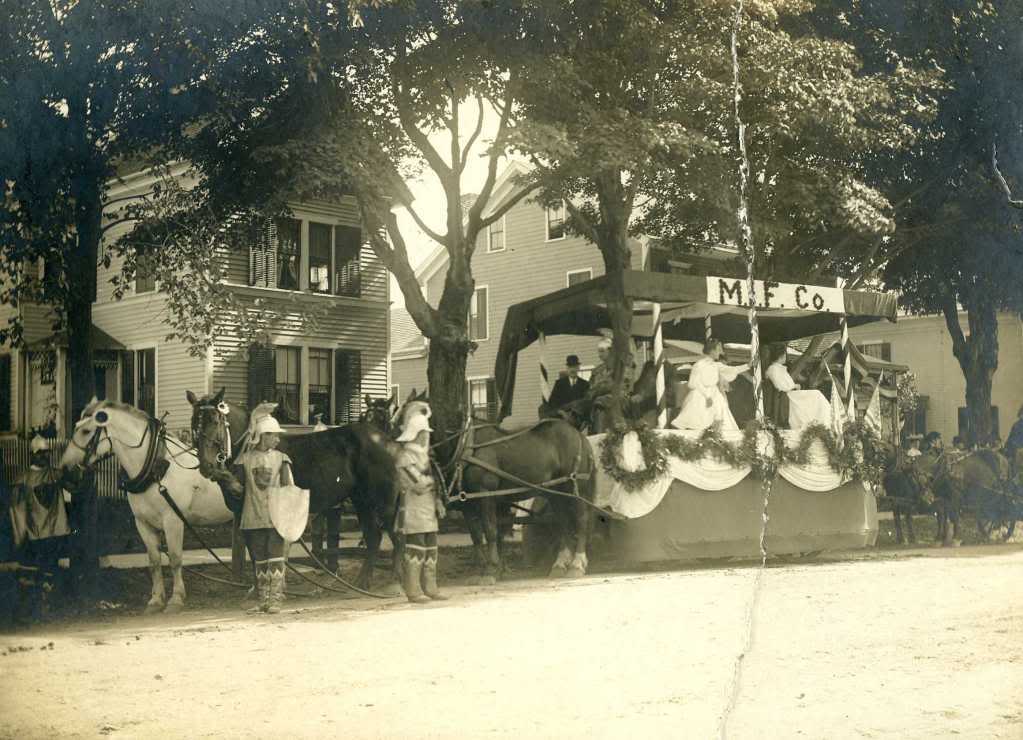 1905-Carnival-MIF-Co-float-1.jpg