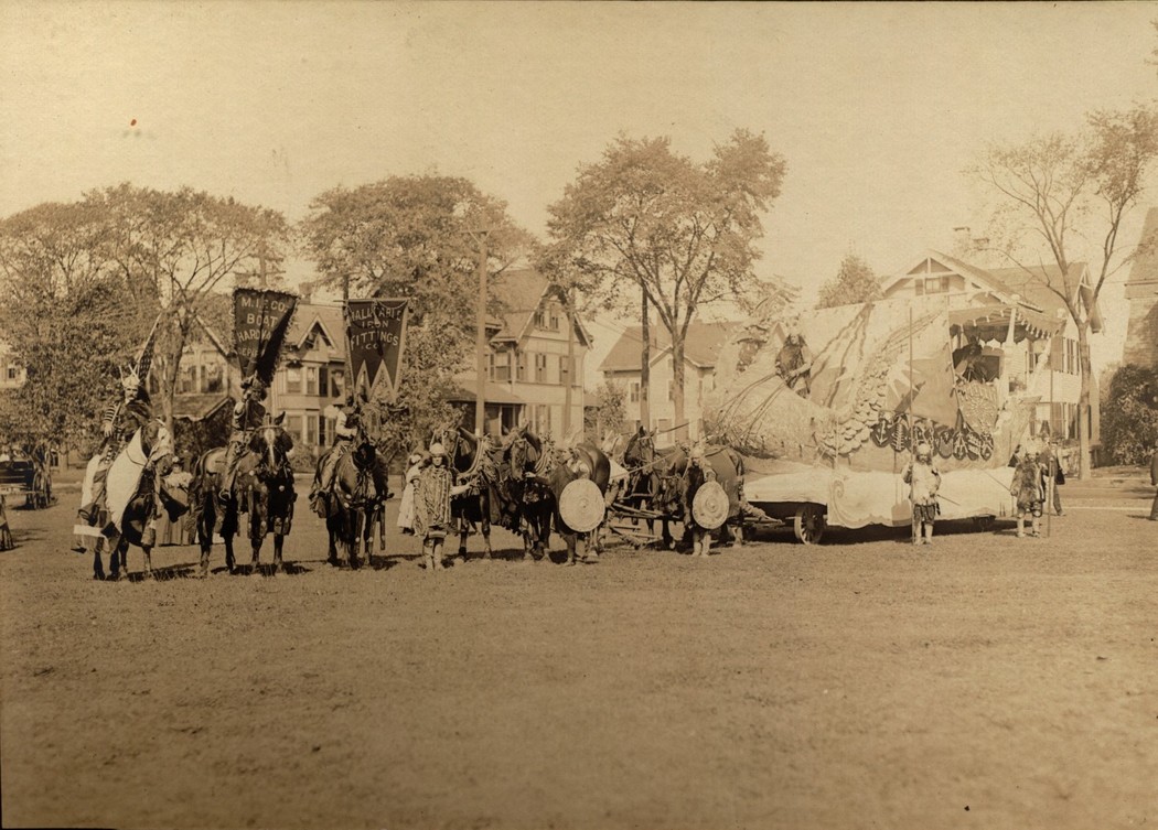 1910-Carnival-MIF-Co-float-9.jpg