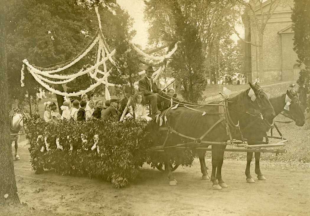 1910-Carnival-Center-School-float-2.jpg