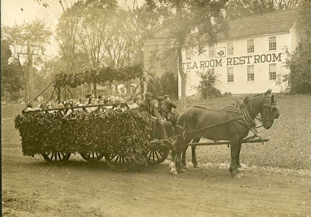 1910-Carnival-Harbor-Street-School-float.jpg