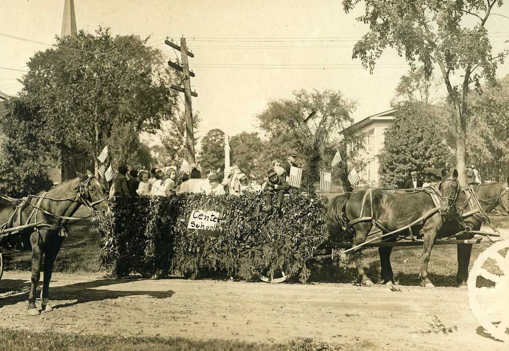 1909-Carnival-Center-School-float-2.jpg