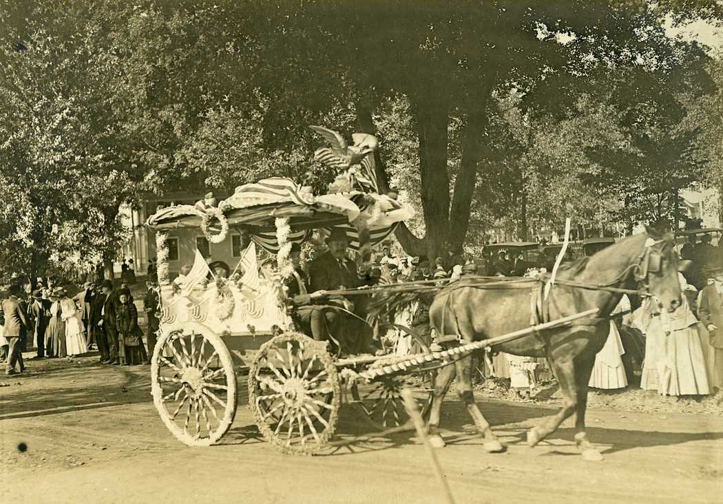 1910-Carnival-Unidentified-Buggy.jpg