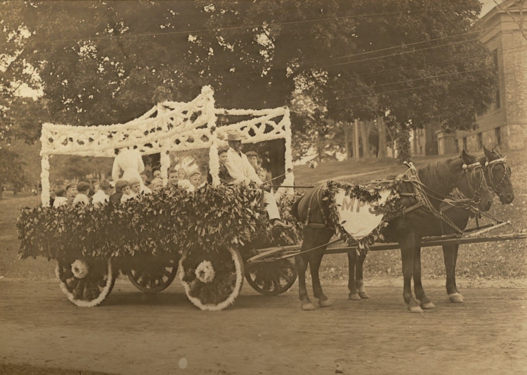 1910-Carnival-Mill-Plain-School.jpg