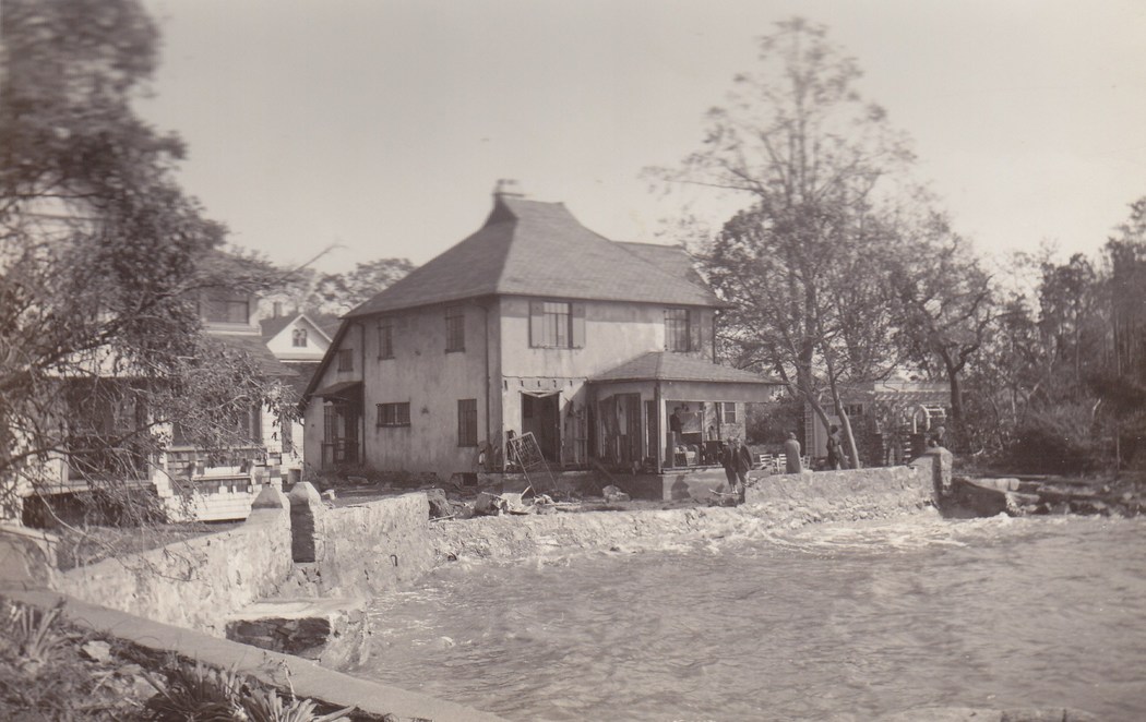 Beach-Street-now-Little-Bay-Lane.jpg