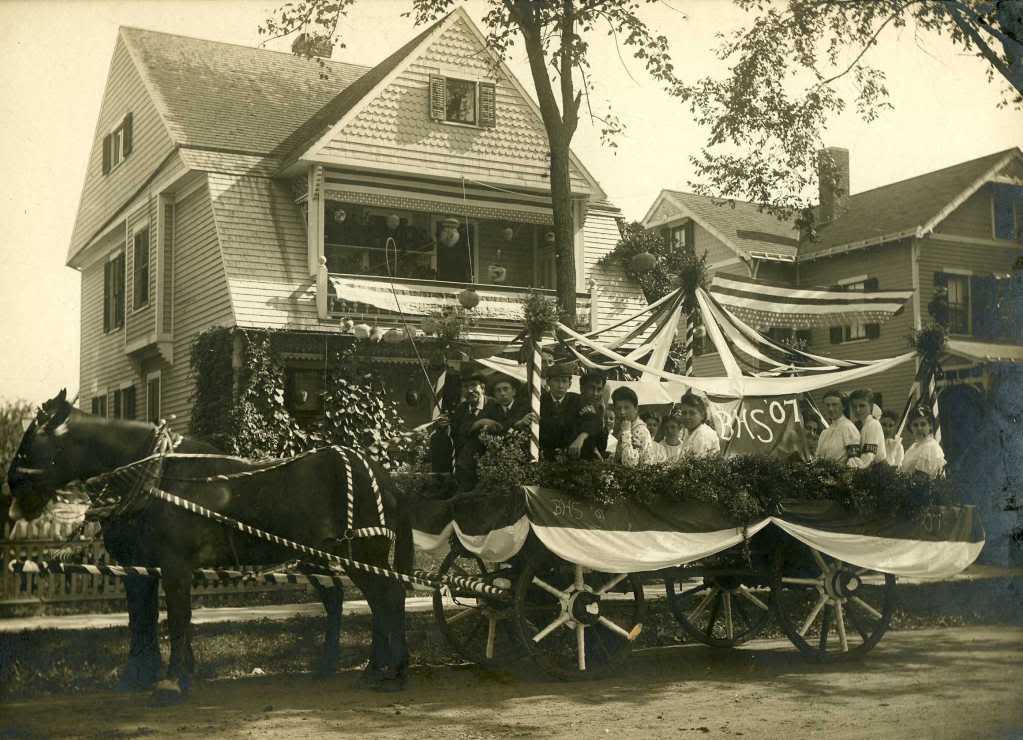 1905-Carnival-BHS-Class-1907.jpg