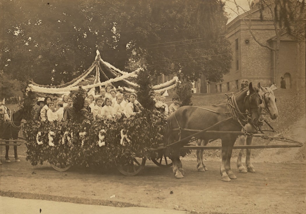 1910-Carnival-Center-School-float-6.jpg
