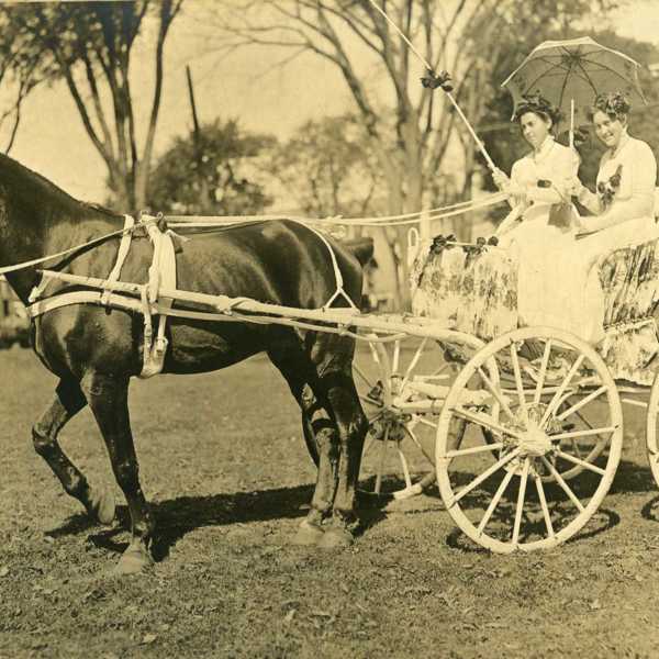 1910-Carnival-North-Branford-ladies.jpg