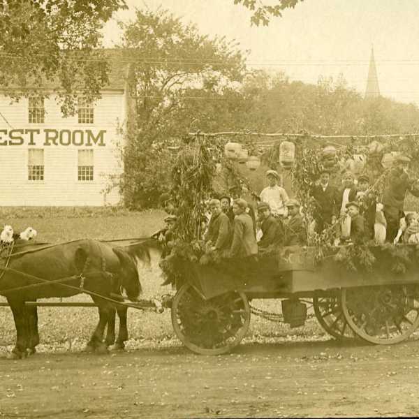 1910-Carnival-Stony-Creek-School-float.jpg