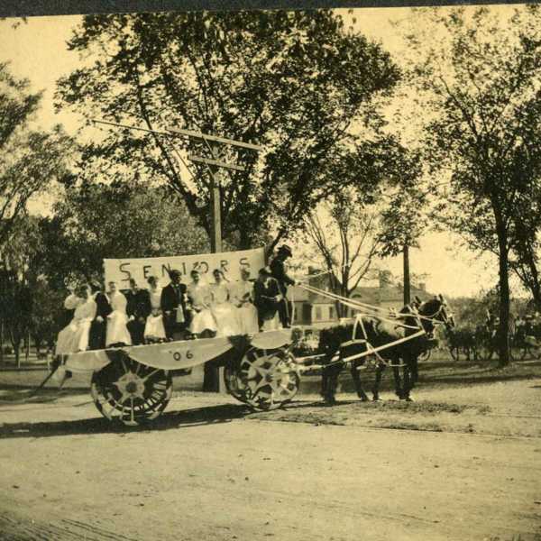 1905-Carnival-High-School-seniors-class-of-1906.jpg