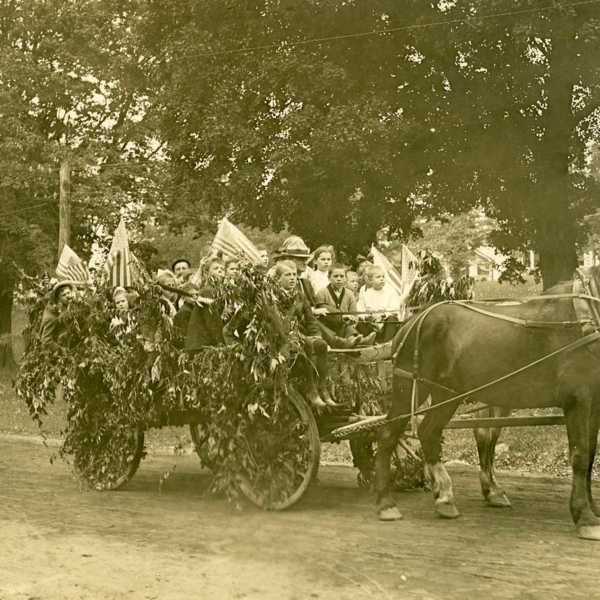 1910 Carnival: Center School Float #5