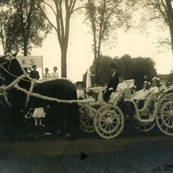 1905-Carnival-John-W-Nichols-&-grandchildren-Cherry Hill farm.jpg