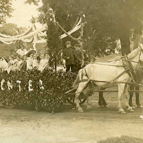 1910 Carnival: Center School Float #4