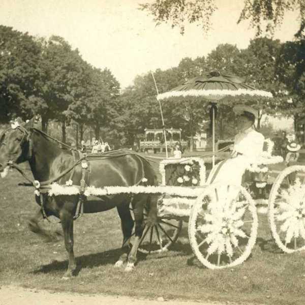 1905-Carnival-Mrs-George-E-Evans-Melvina.jpg