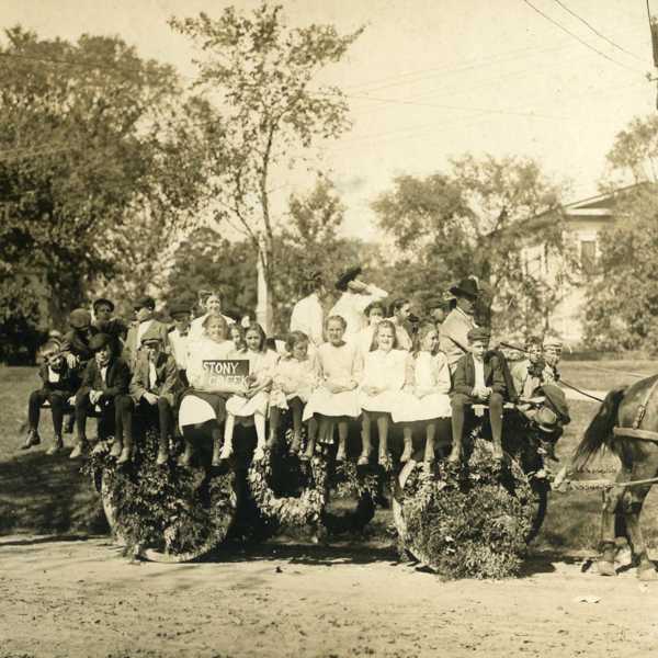 1909-Carnival-Stony-Creek-School-float.jpg