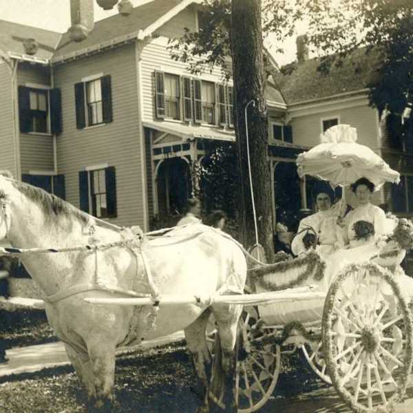 1905-Carnival-Mrs-Seymour-Linsley-&-Miss-Pauline-Smith.jpg