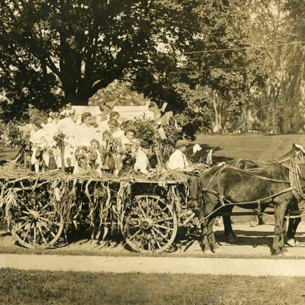 1909-Carnival-Unidentified-Float-1.jpg