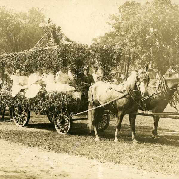 1909-Carnival-Unidentified-Float-2.jpg