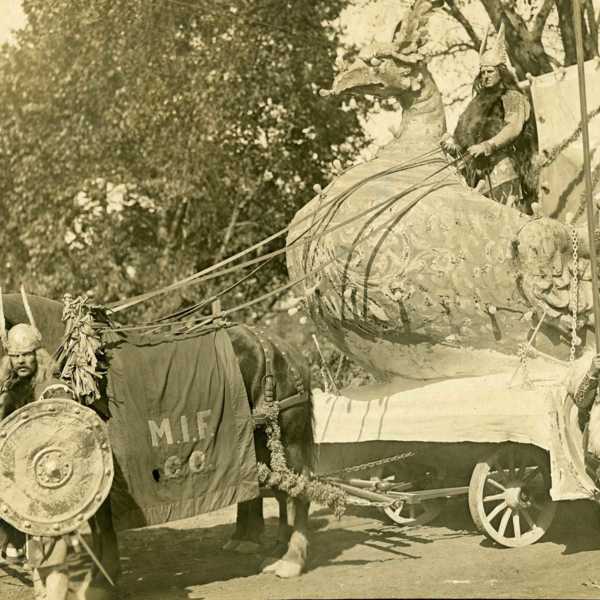 1910-Carnival-MIF-Co-float-2.jpg