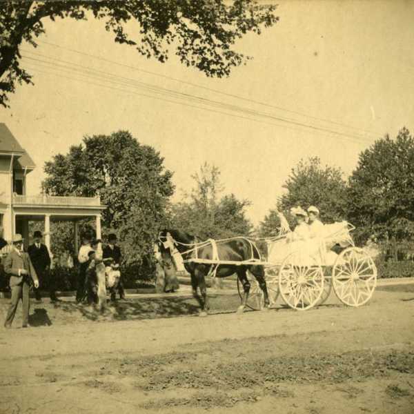 1905-Carnival-Miss-Mary-Plant-&-Mrs-AB-Plant.jpg