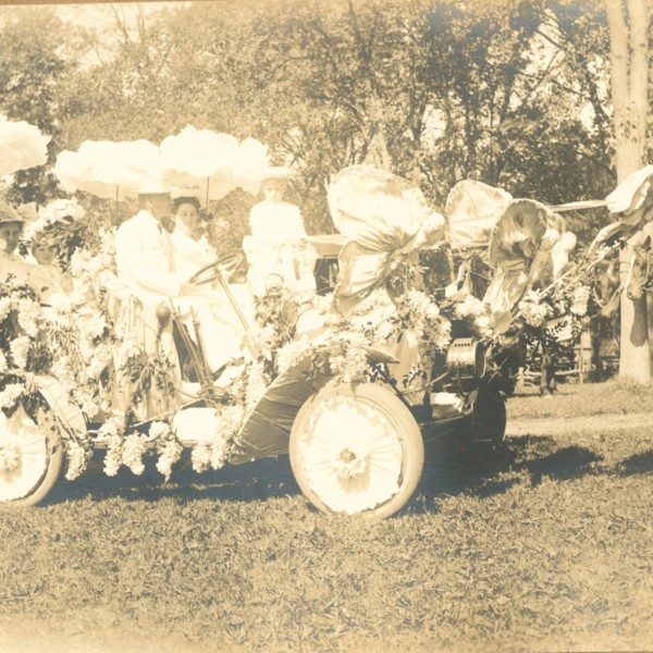 1906 Carnival: V.T. Hammer &amp; Family