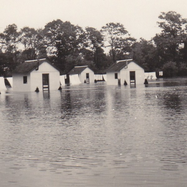 East Main Street, Regan&#039;s Cabins #2