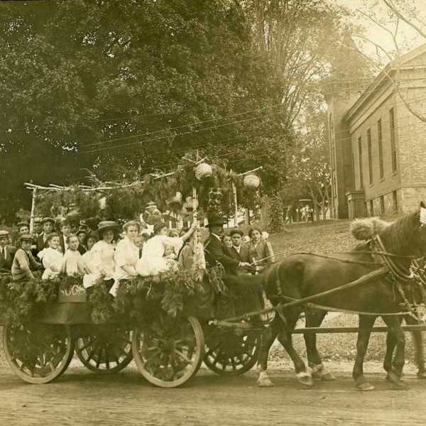 1910 Carnival: Stony Creek School Float #2