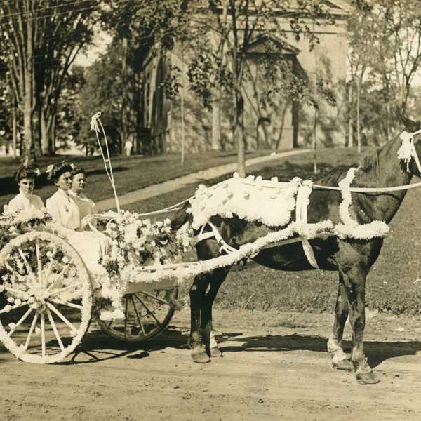 1909-Carnival-Mrs-HM-Ferguson-Olive-Thompson-&-Virginia Shepard.jpg