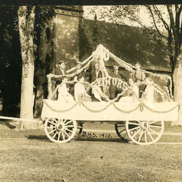 1909-Carnival-High-School-Seniors-Class-of-1910.jpg