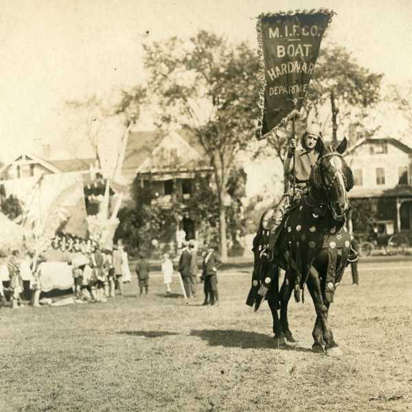 1910-Carnival-MIF-Co-float-7.jpg