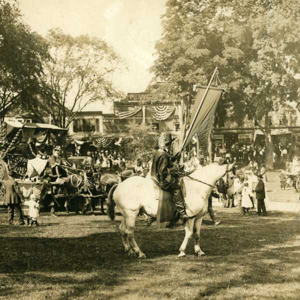 1909-Carnival-MIF-Co-float.jpg