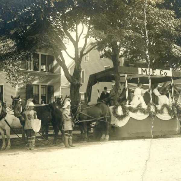 1905-Carnival-MIF-Co-float-1.jpg