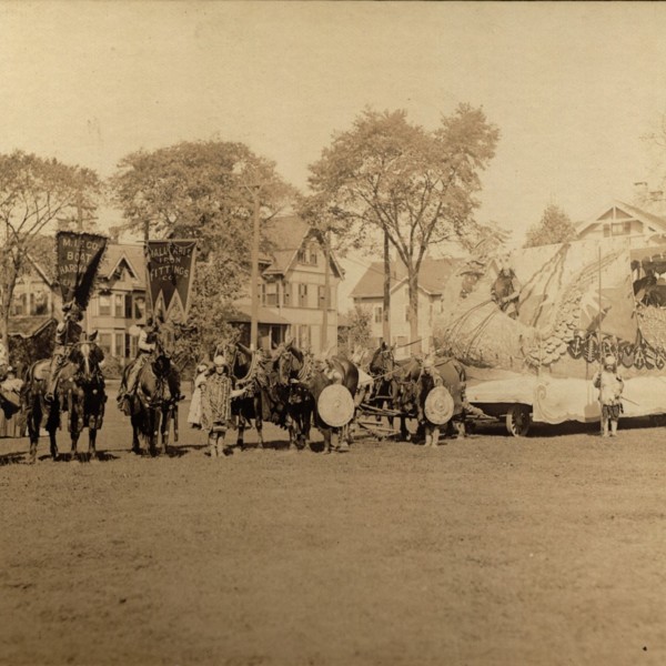 1910 Carnival: M.I.F. Co. Float #9