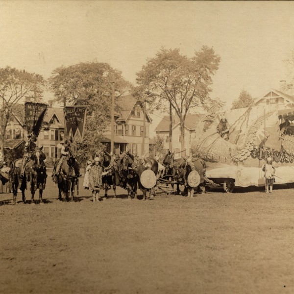 1910-Carnival-MIF-Co-float-9.jpg