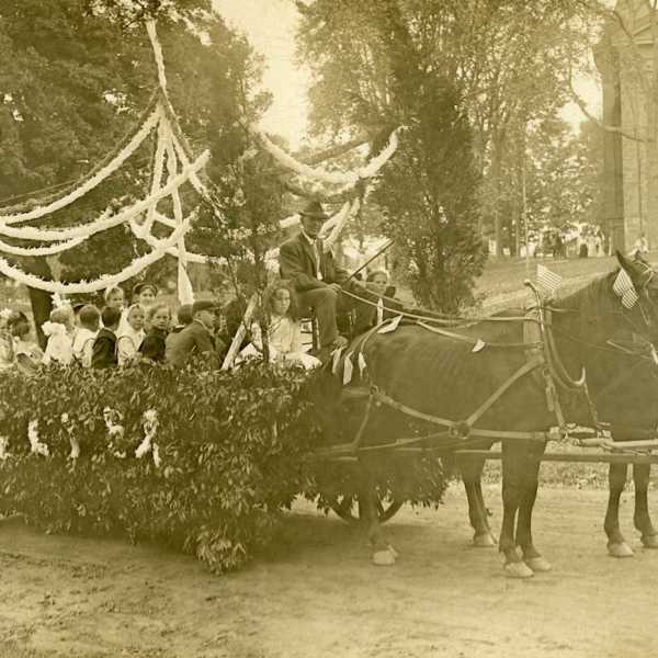 1910-Carnival-Center-School-float-2.jpg